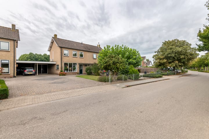 Photo 33 of Adam van Delenstraat 6-E