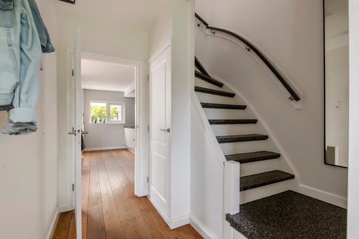 Photo 36 of Adam van Delenstraat 6-E