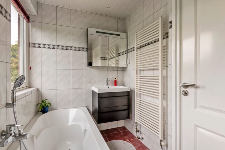 Photo 41 of Adam van Delenstraat 6-E