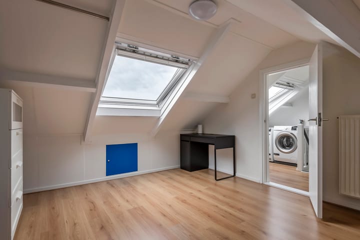 Photo 50 of Adam van Delenstraat 6-E