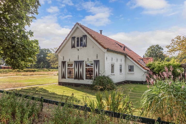 Photo 3 of M.E. van der Meulenweg 1