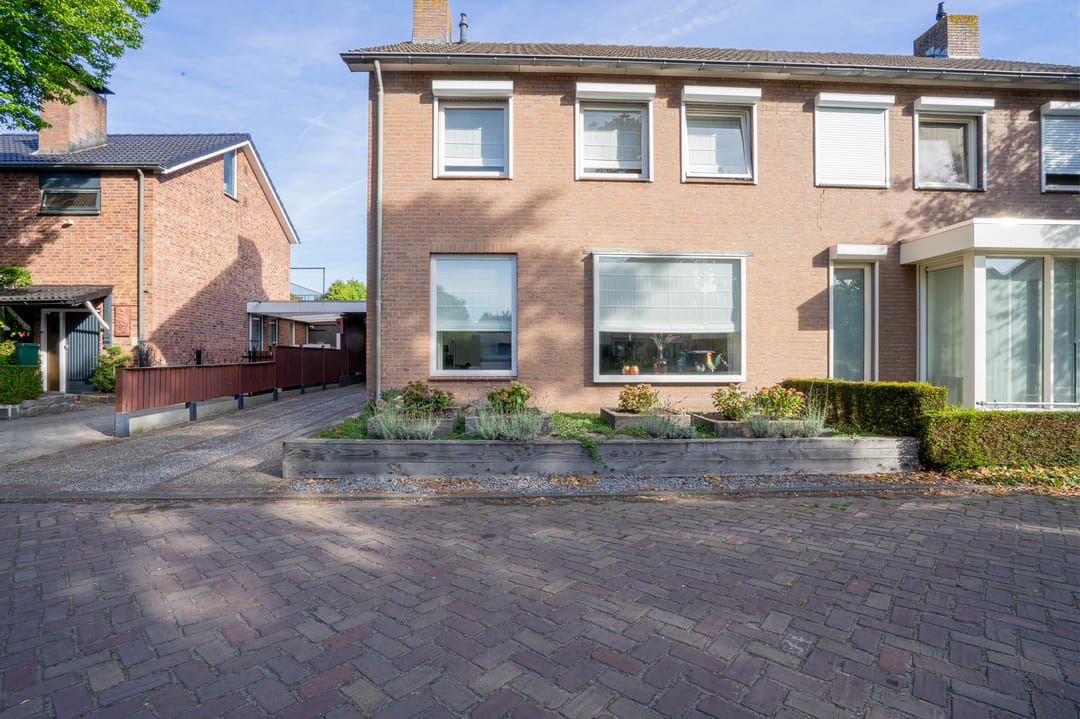 Foto 1 van Bottelroosstraat 6