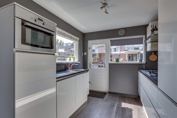 Photo 2 of Teding van Berkhoutstraat 5