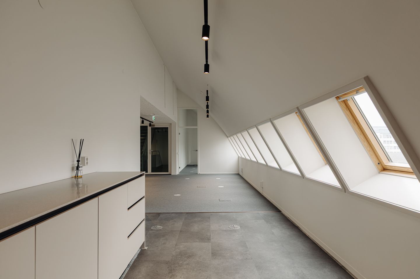 View photo 2 of Pilotenstraat 41