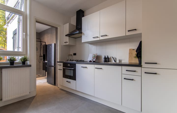 Foto 12 van Leenderweg 221