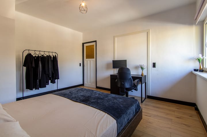 Foto 16 van Leenderweg 221