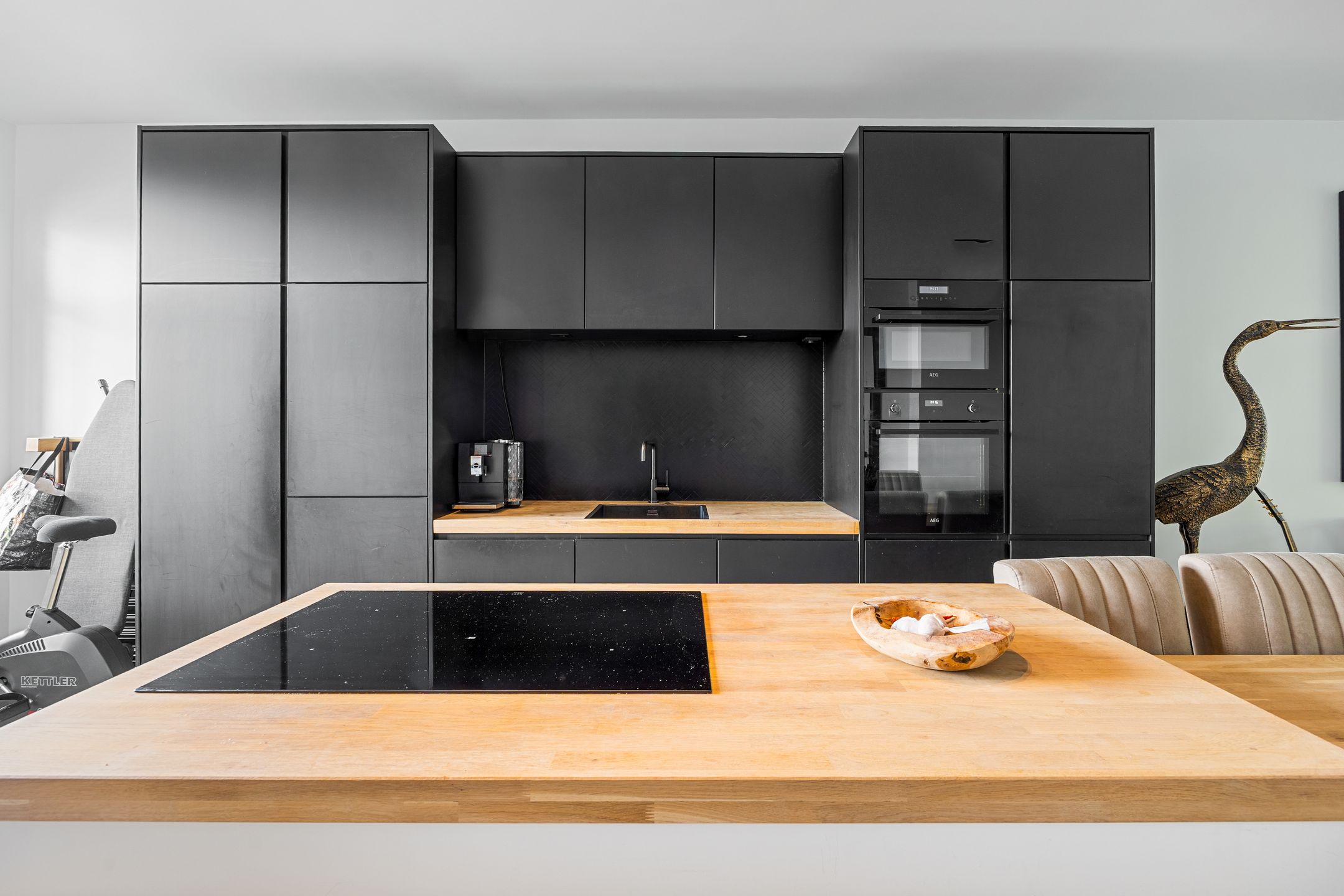 Foto 6 van Caan van Necklaan 214