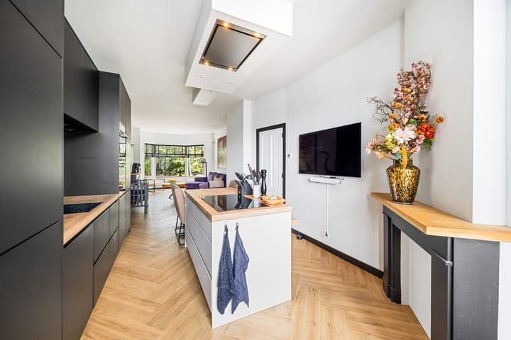 Foto 9 van Caan van Necklaan 214