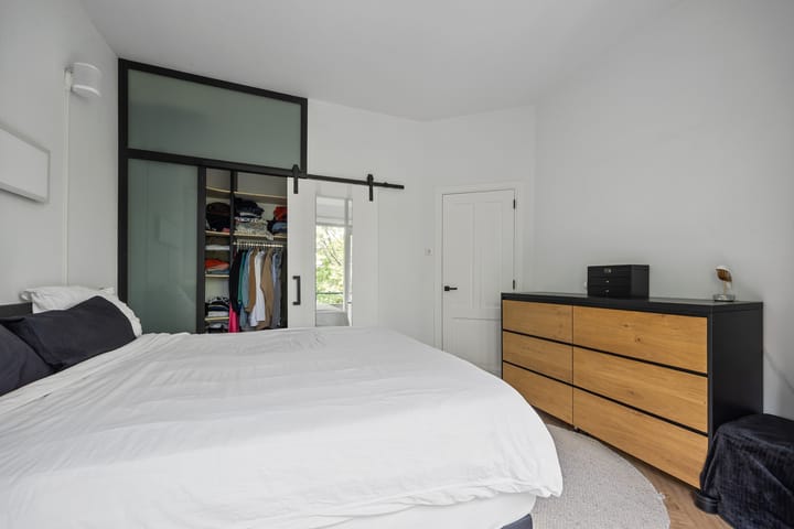 Foto 12 van Caan van Necklaan 214