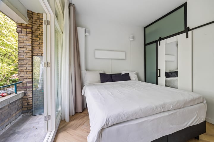 Foto 13 van Caan van Necklaan 214