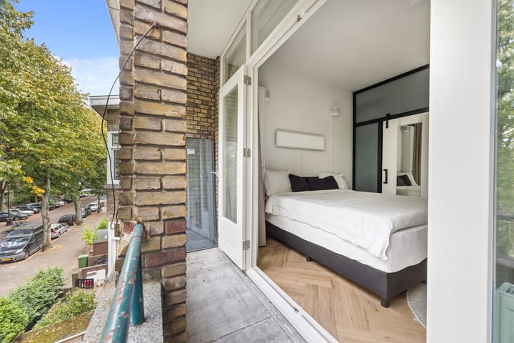 Foto 14 van Caan van Necklaan 214