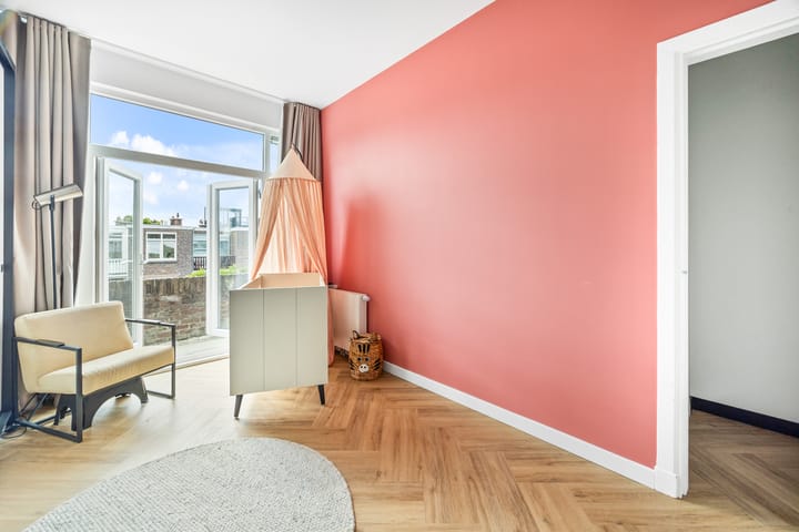 Foto 18 van Caan van Necklaan 214