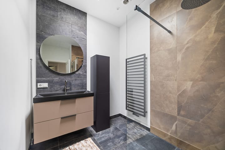 Foto 19 van Caan van Necklaan 214