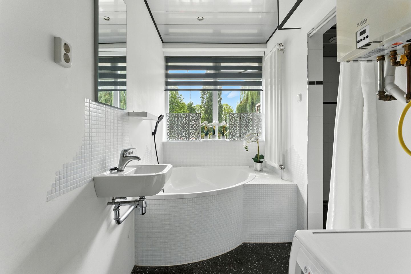 Photo 4 of van der Duyn van Maasdamlaan 128-A