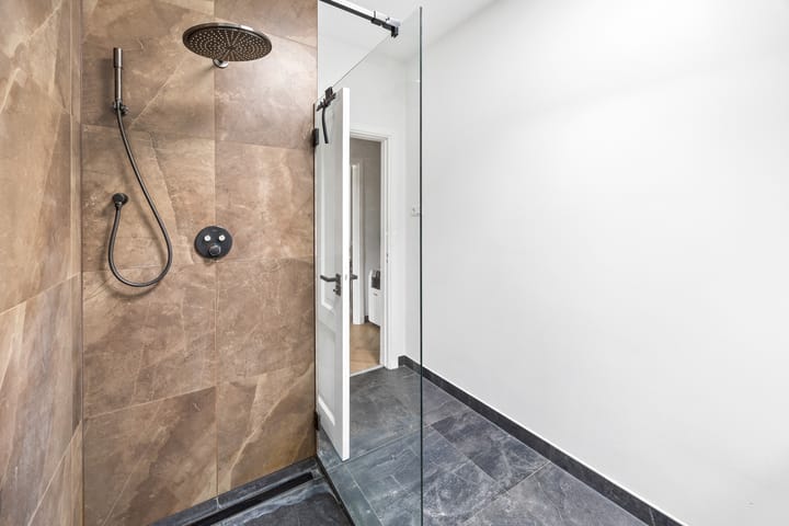 Foto 20 van Caan van Necklaan 214