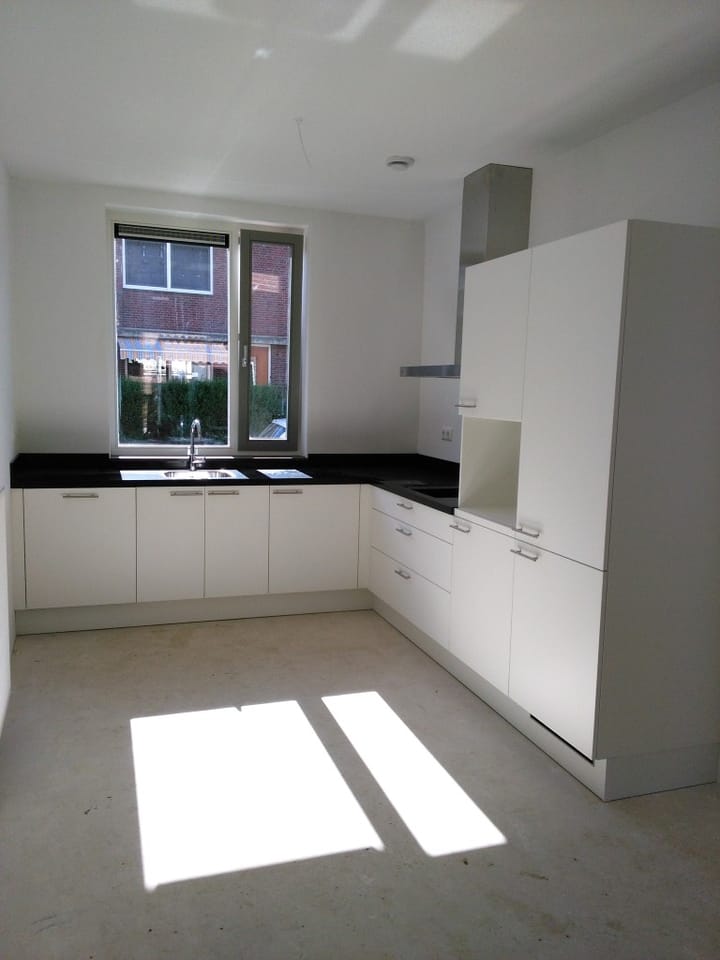 Photo 2 of Menuetstraat 32