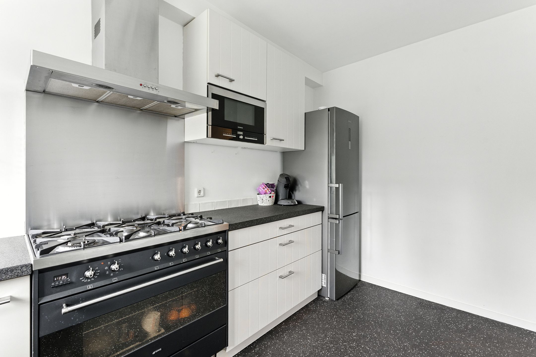 Photo 18 of van der Duyn van Maasdamlaan 128-A