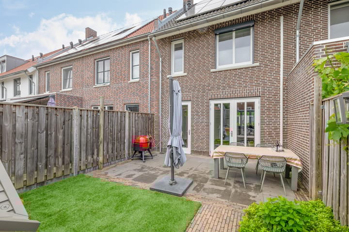 Foto 4 van Zwartbont 18