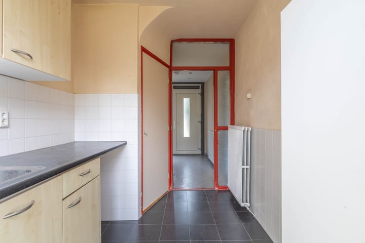 Photo 9 of Wezerstraat 2