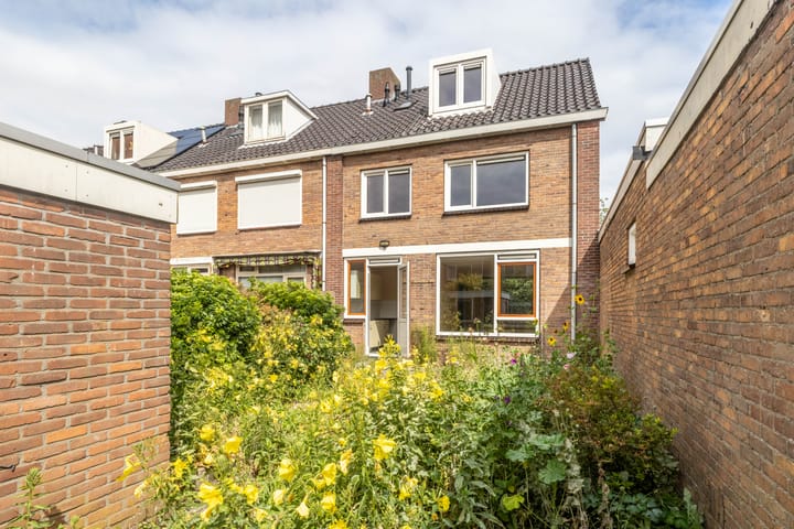 Photo 12 of Wezerstraat 2