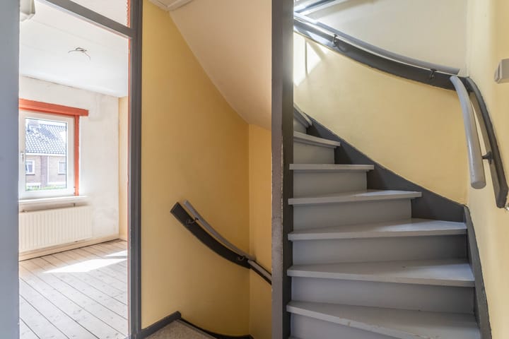 Photo 13 of Wezerstraat 2