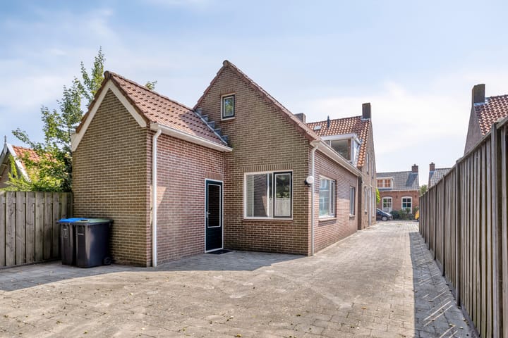 Photo 2 of Julianastraat 16