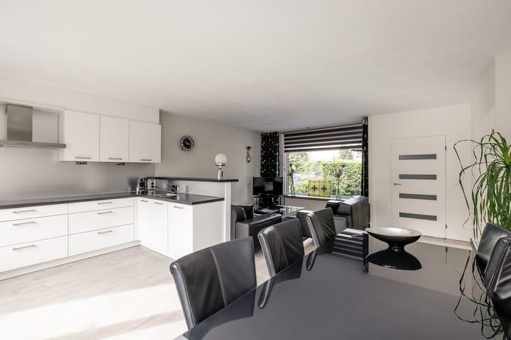 Photo 4 of Wilsonstraat 175