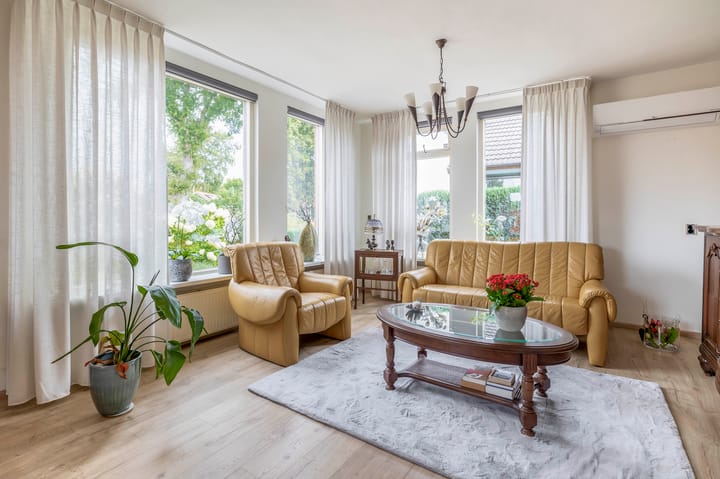 Photo 11 of Schoollaan 14