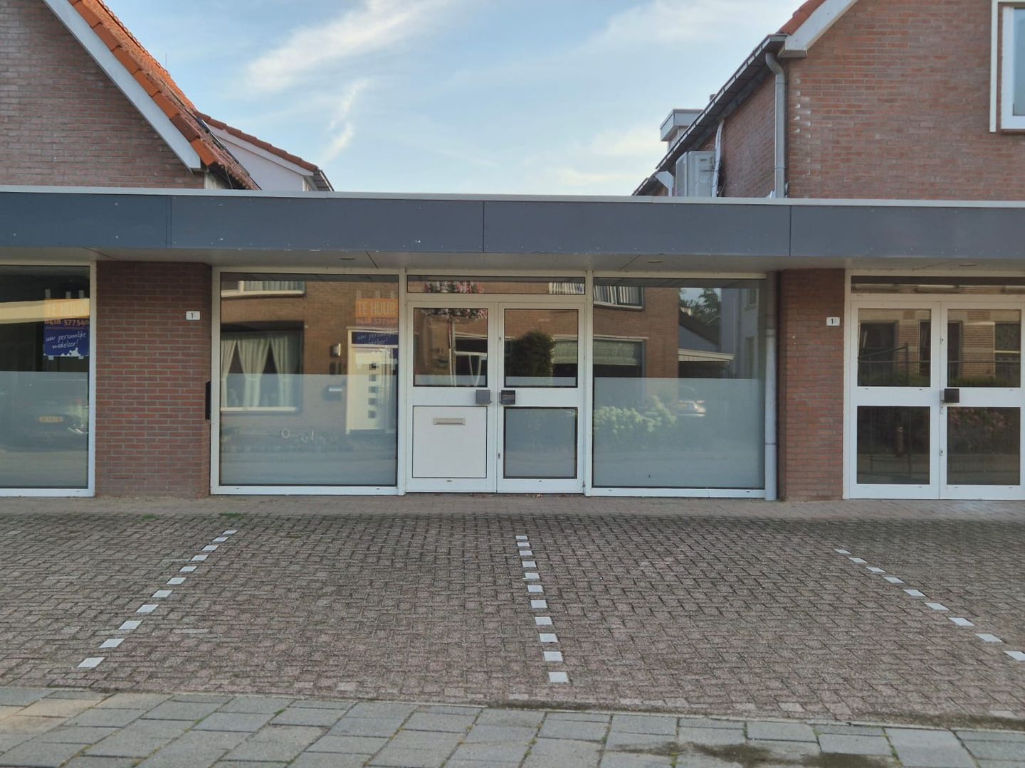 View photo 2 of Ouwelsestraat 1-a