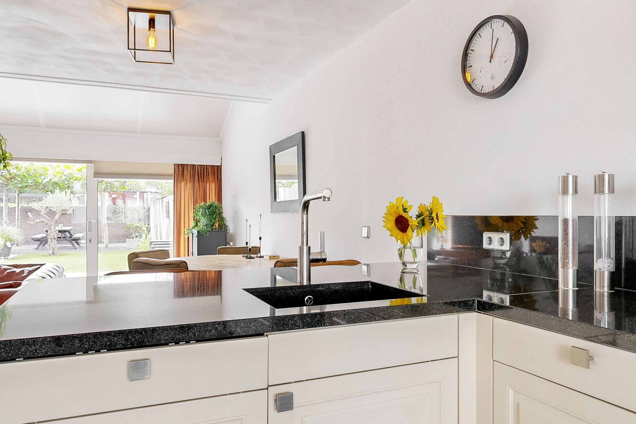 Foto 15 van J C Bloemstraat 6