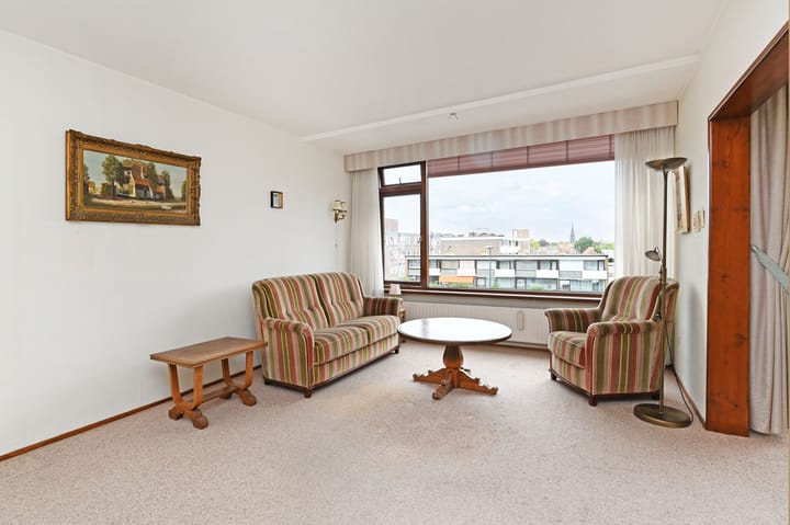 Photo 2 of Loosduinse Hoofdplein 243