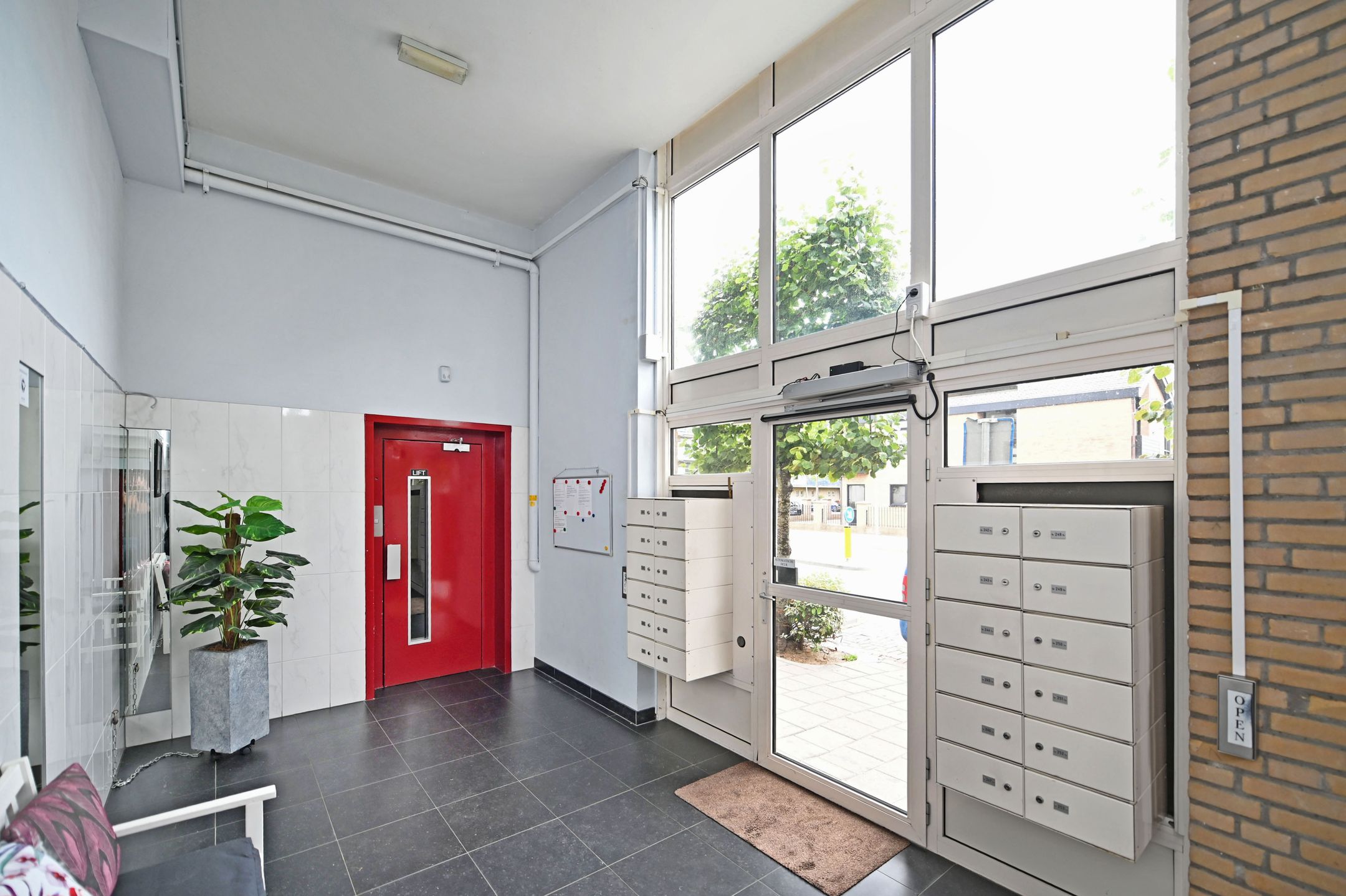 Photo 6 of Loosduinse Hoofdplein 243