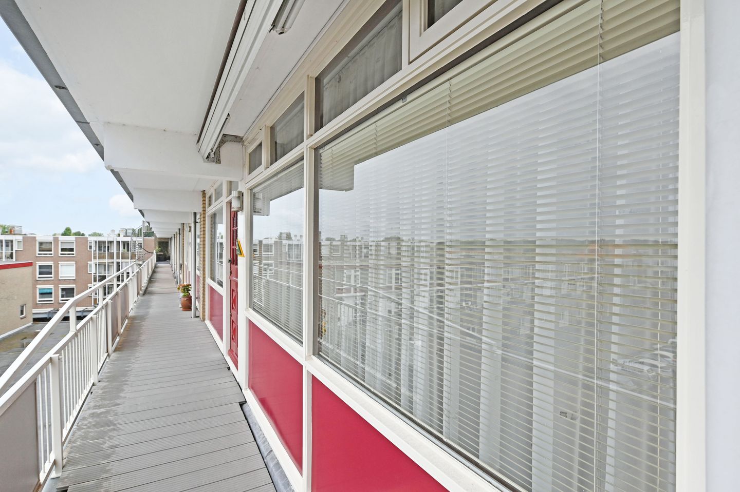 Photo 10 of Loosduinse Hoofdplein 243