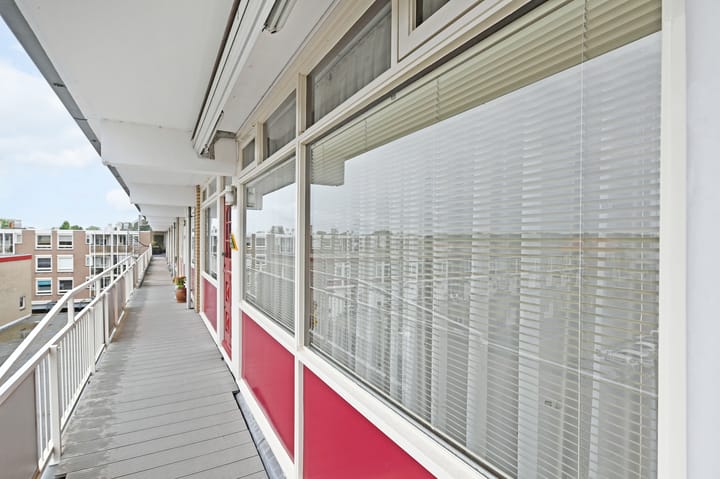 Photo 10 of Loosduinse Hoofdplein 243