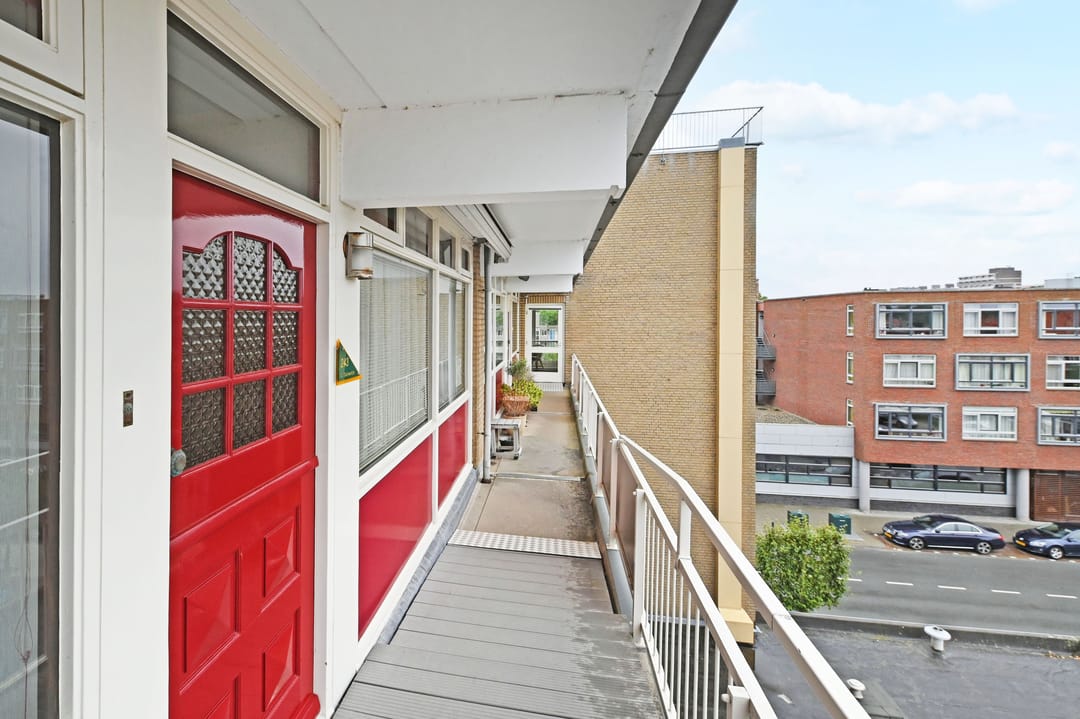 Photo 11 of Loosduinse Hoofdplein 243