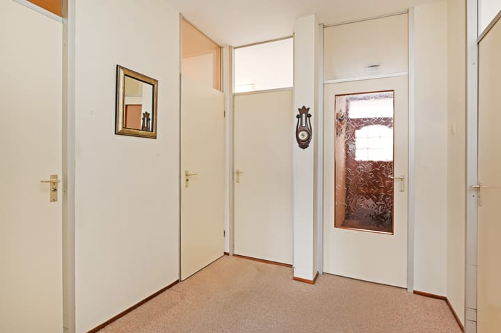 Photo 13 of Loosduinse Hoofdplein 243