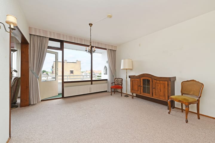 Photo 14 of Loosduinse Hoofdplein 243