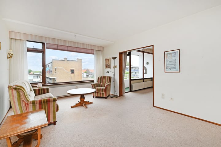 Photo 18 of Loosduinse Hoofdplein 243