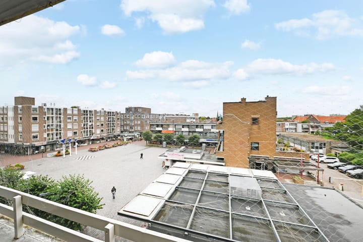 Photo 22 of Loosduinse Hoofdplein 243