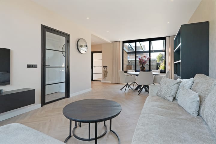 Photo 2 of Zeeburgstraat 26