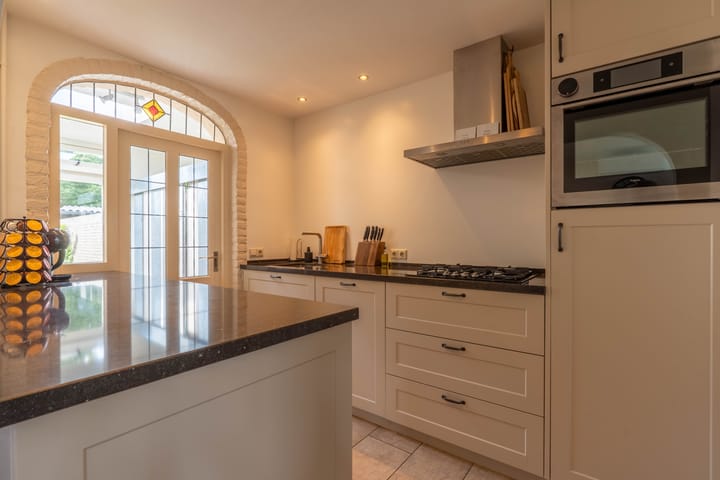 Photo 9 of Pater Bleijsstraat 1