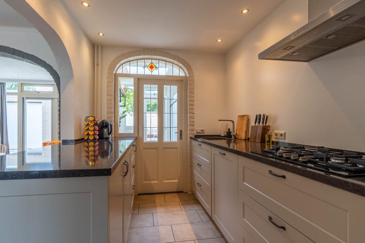 Photo 8 of Pater Bleijsstraat 1