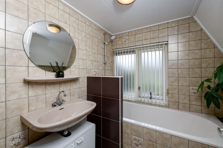 Foto 25 van Van Helomalaan 16