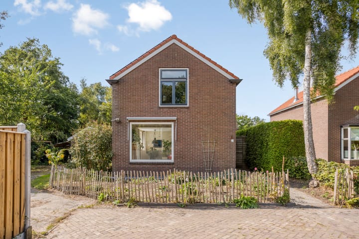 Photo 4 of Tsjerkeleane 7