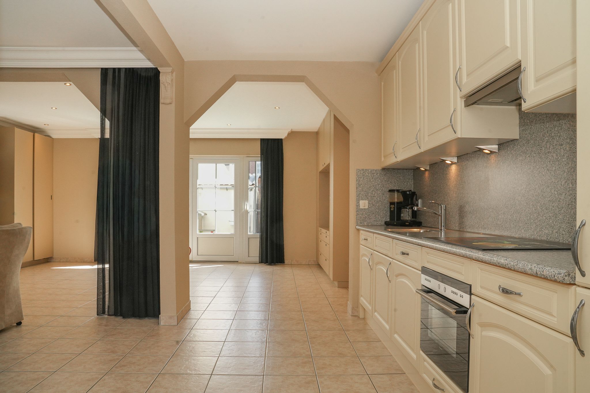 Foto 12 van Surinamestraat 2