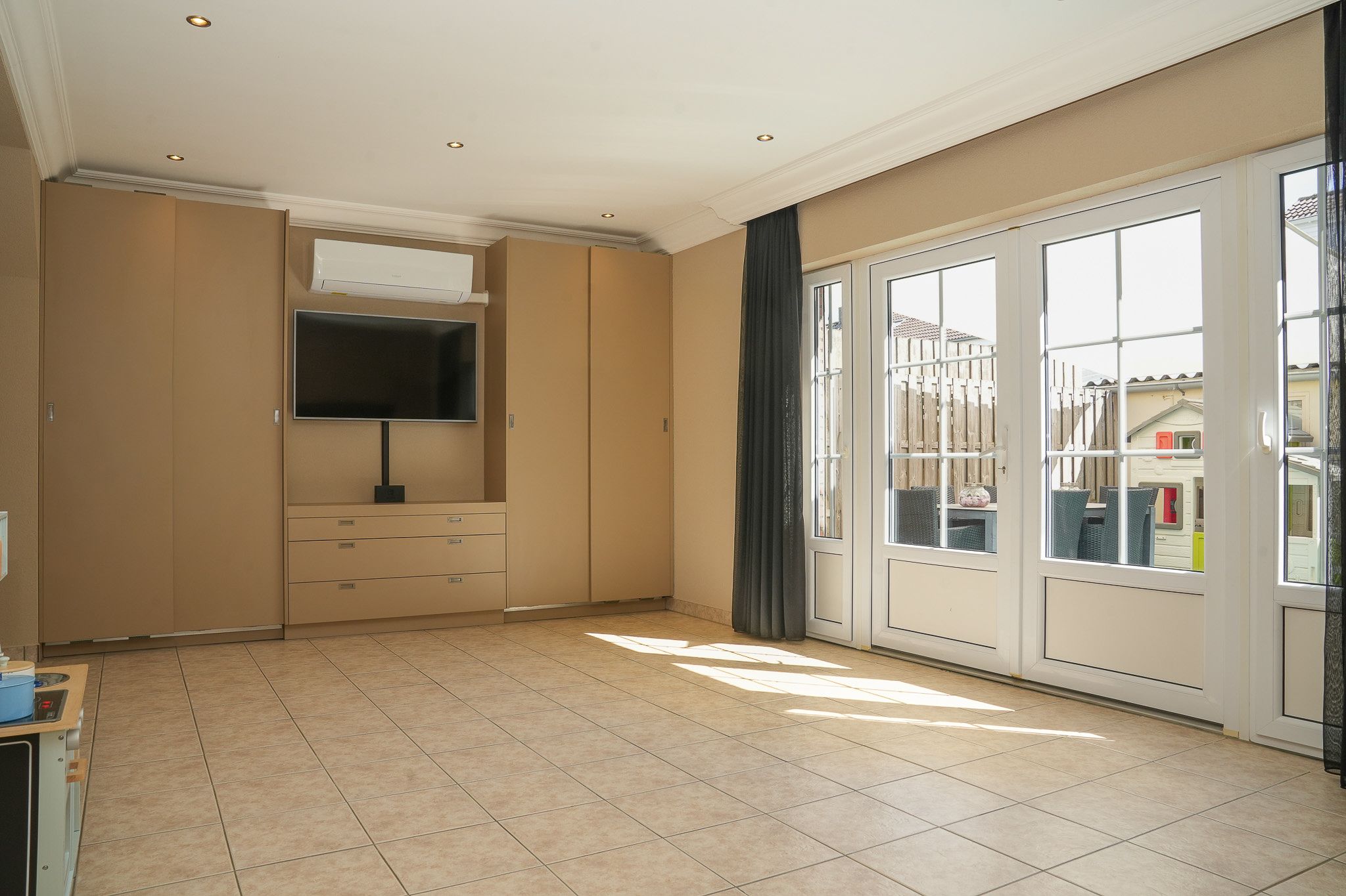 Foto 15 van Surinamestraat 2