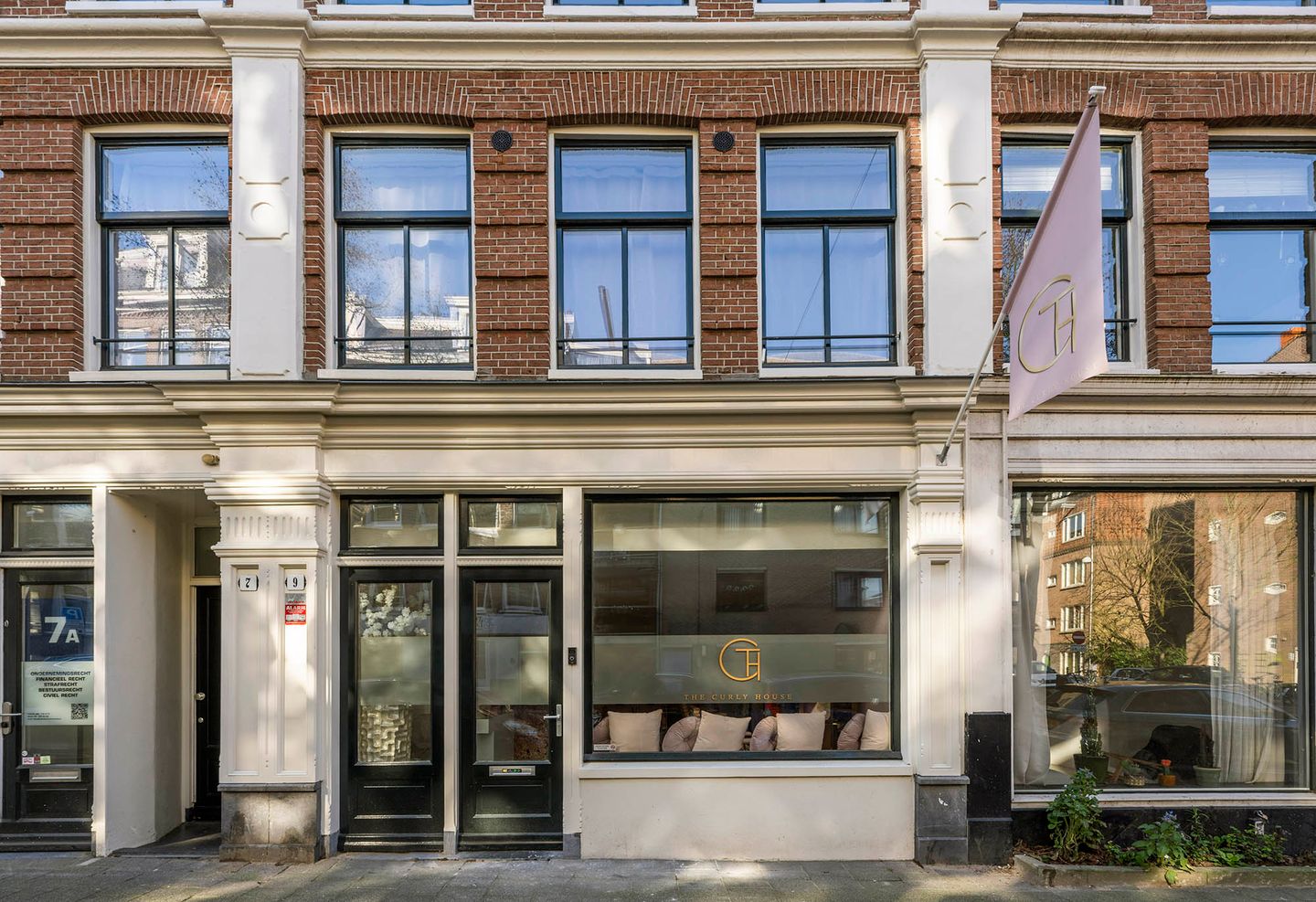 View photo 2 of Knollendamstraat 9