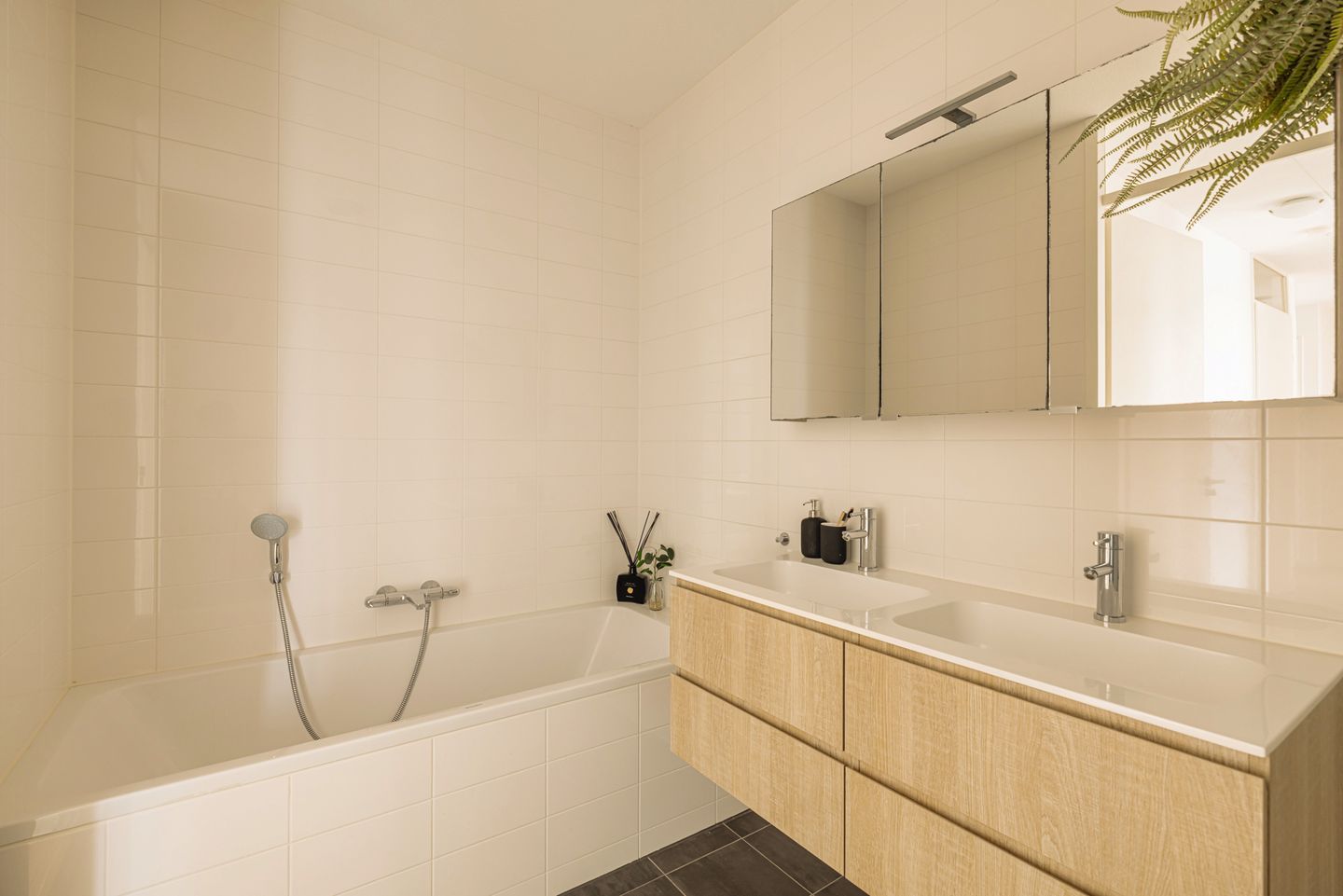 Foto 20 van Theo van Doesburghof 114