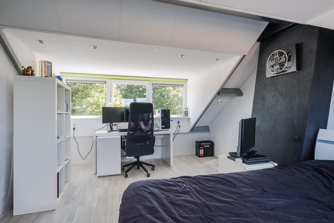 Photo 32 of Akert 134