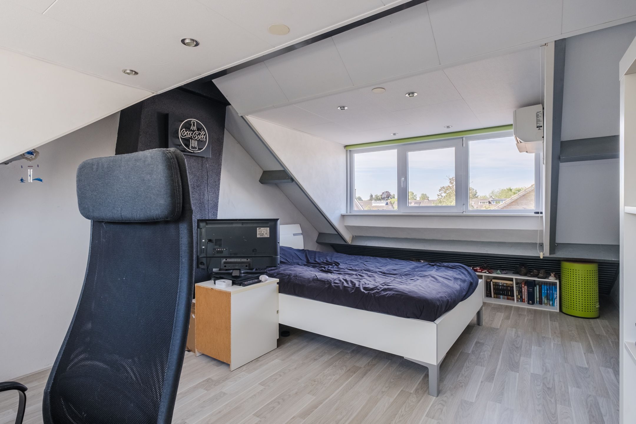 Photo 33 of Akert 134